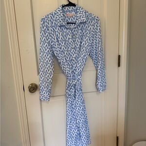 Jude Connally Chelsea midi dress in a light blue and white geometric print